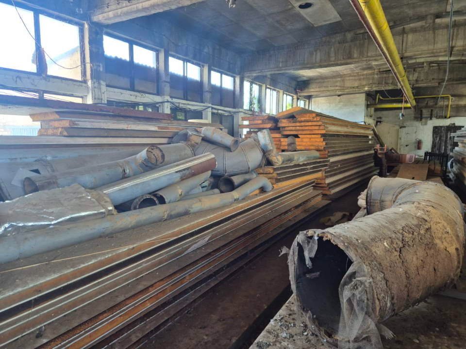 Prodajem plusnu italijansku hladnjacu velicine 23x25 m