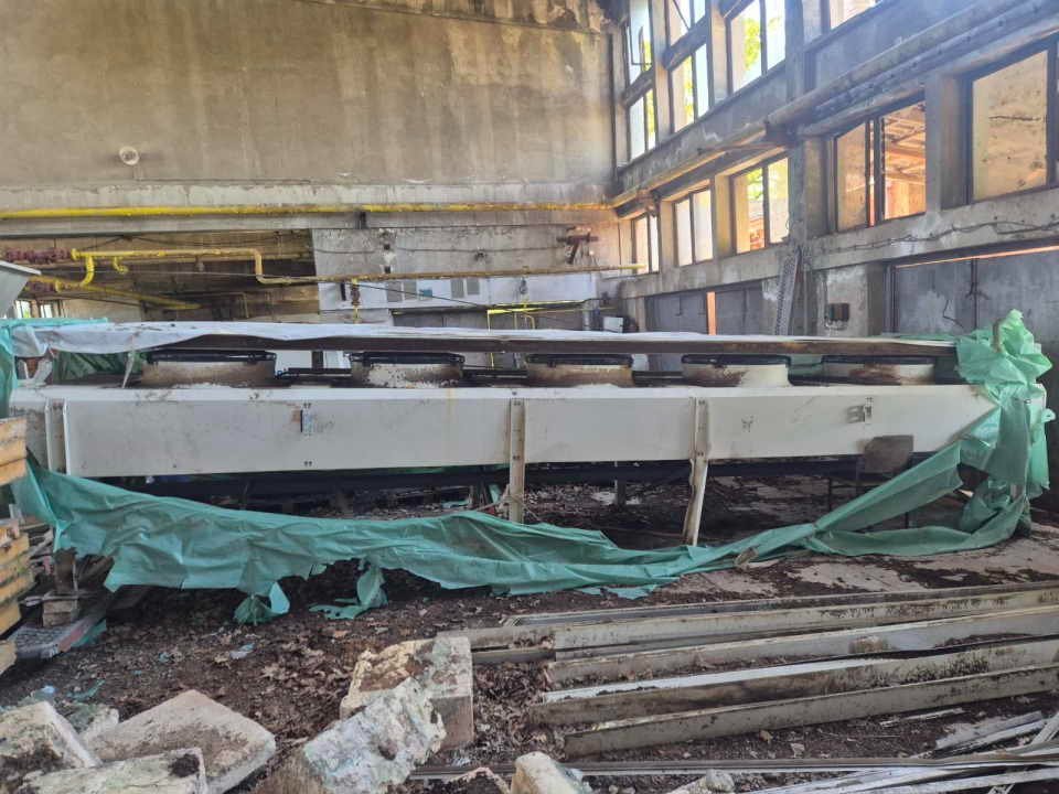 Prodajem plusnu italijansku hladnjacu velicine 23x25 m