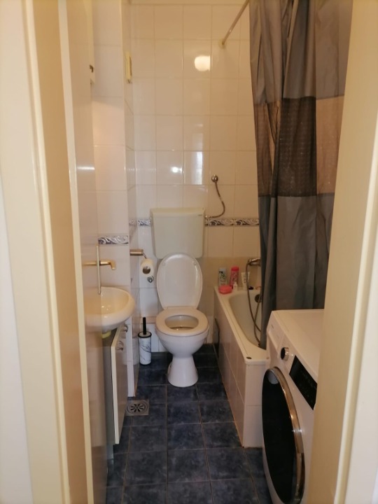 Fantastican trosoban uknjizen stan Novi Sad-Salajka
