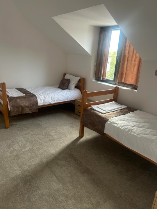 Izdajem sobe u Borči - hostelski tip smeštaja