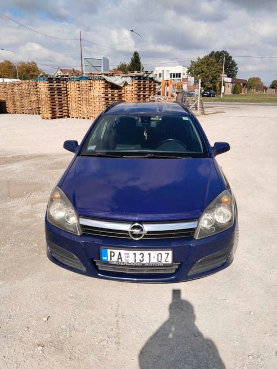Opel astra katavan. 2006. god 