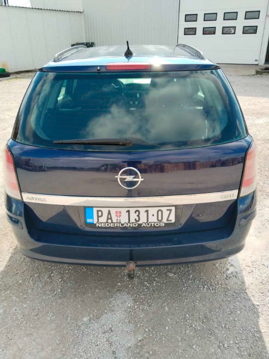 Opel astra katavan. 2006. god 