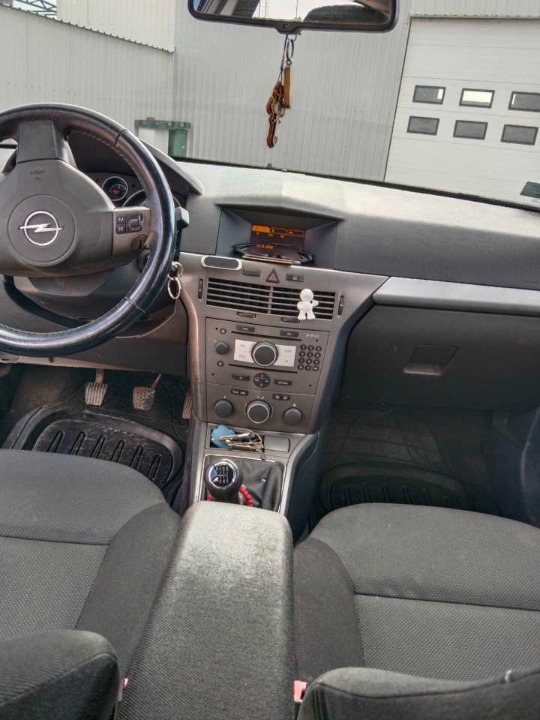 Opel astra katavan. 2006. god 