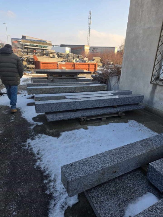 Prodajem vecu kolicinu granita, mermera, masina za kamenoresce...