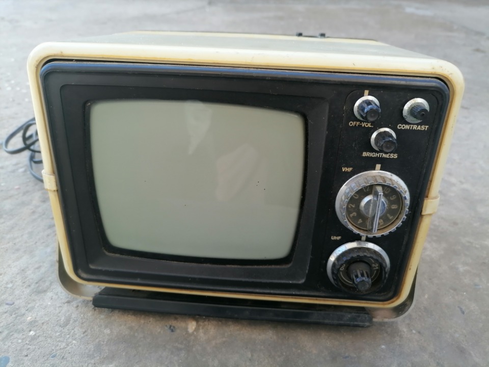 TV mini i daljinski upravljaci