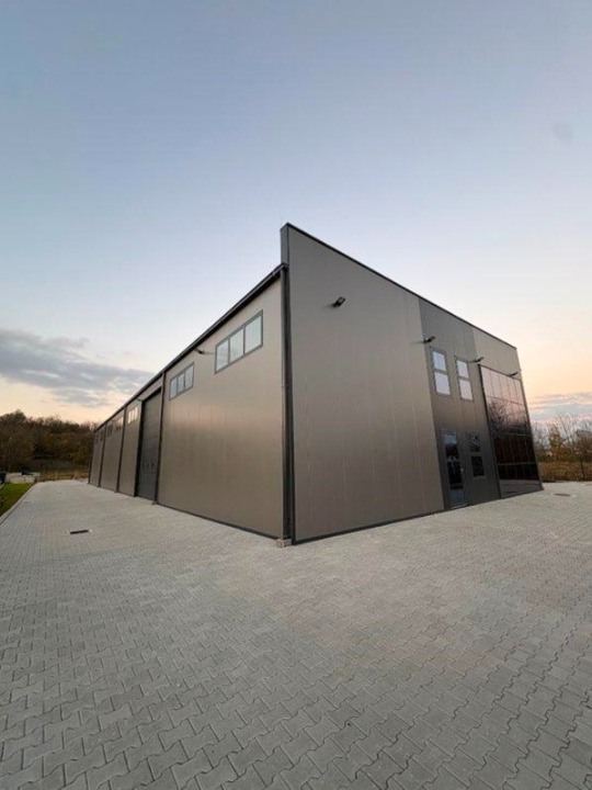 Hala poslovni prostor 650m2+470m2-Kragujevac