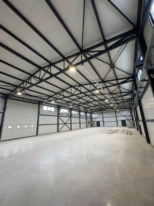 Hala poslovni prostor 650m2+470m2-Kragujevac