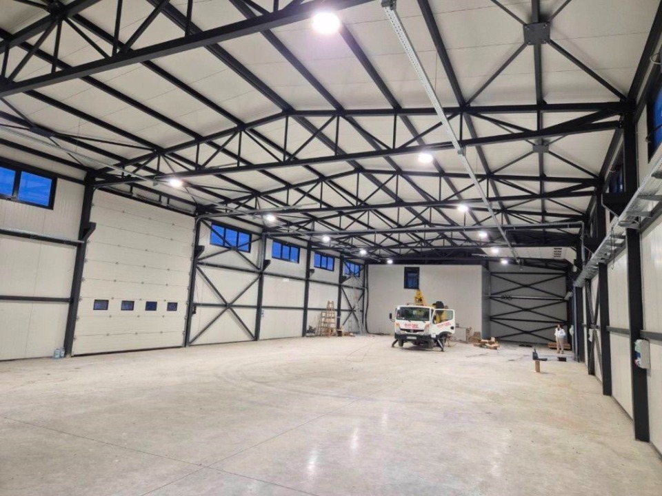 Hala poslovni prostor 650m2+470m2-Kragujevac
