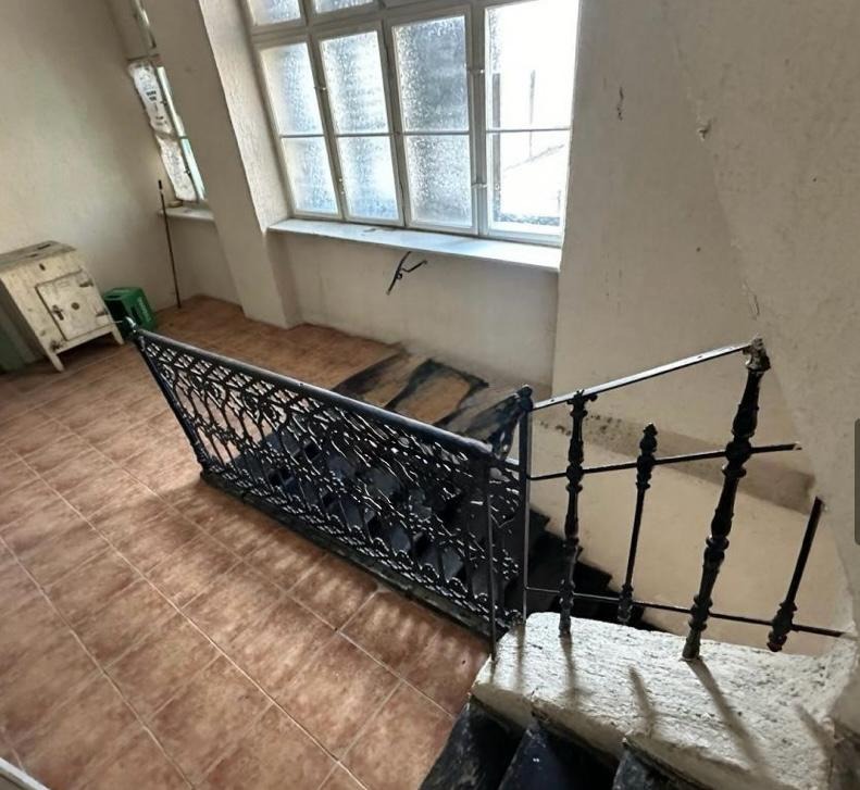 Prodaje se ceo sprat-vise stanova na glavnoj ulici u Somboru