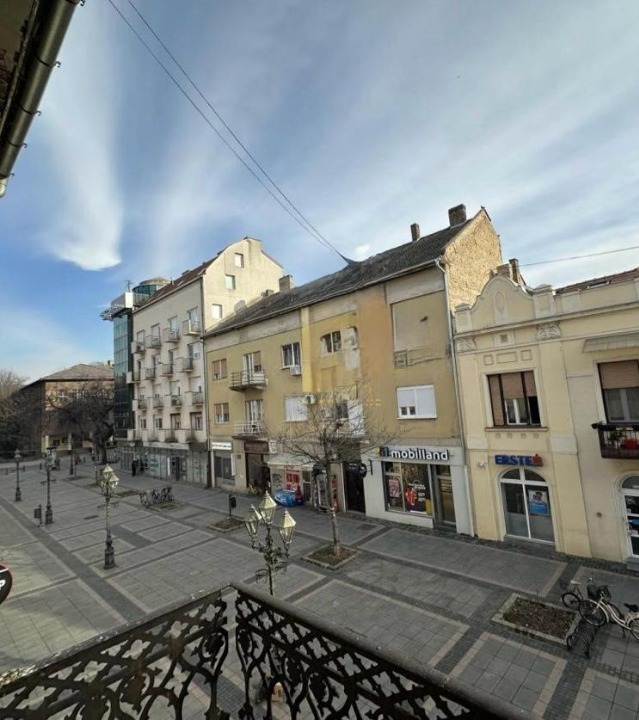 Prodaje se ceo sprat-vise stanova na glavnoj ulici u Somboru
