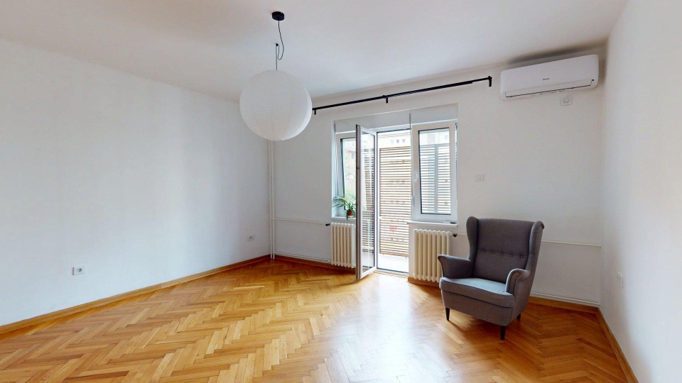 Renoviran trosoban stan na Keju-Novi Sad