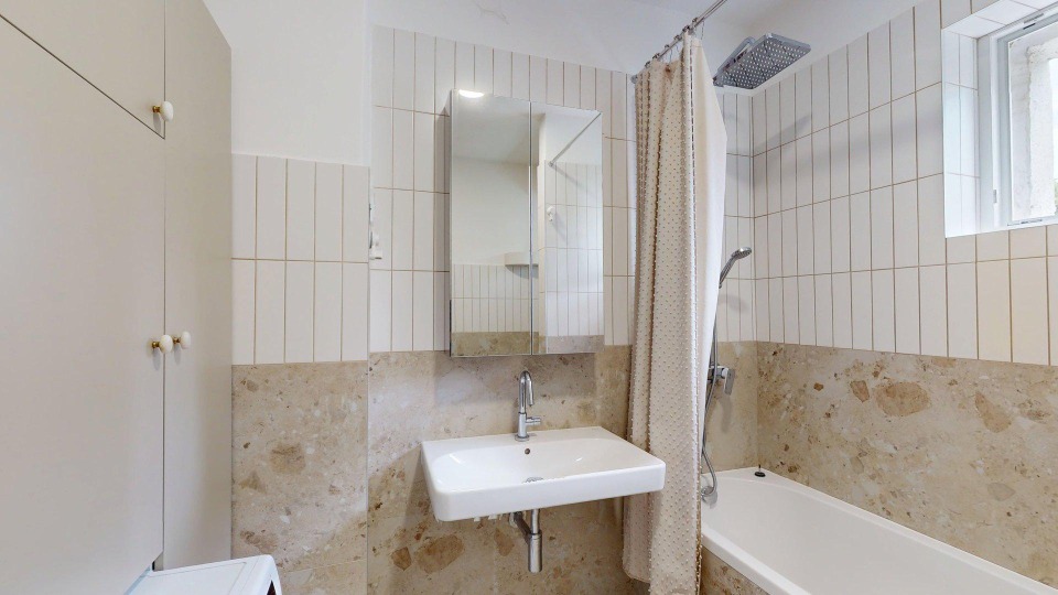 Renoviran trosoban stan na Keju-Novi Sad