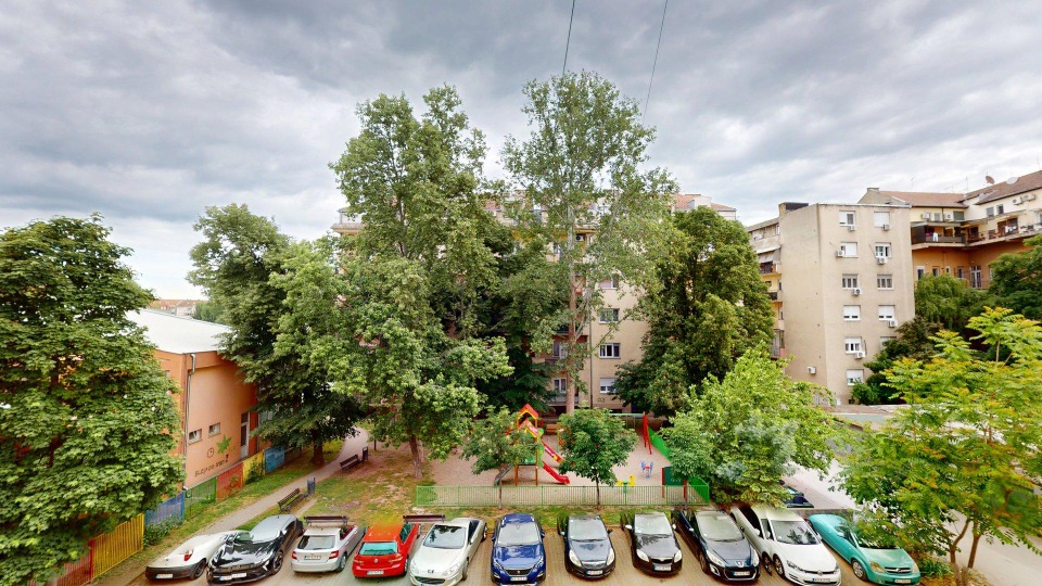 Renoviran trosoban stan na Keju-Novi Sad