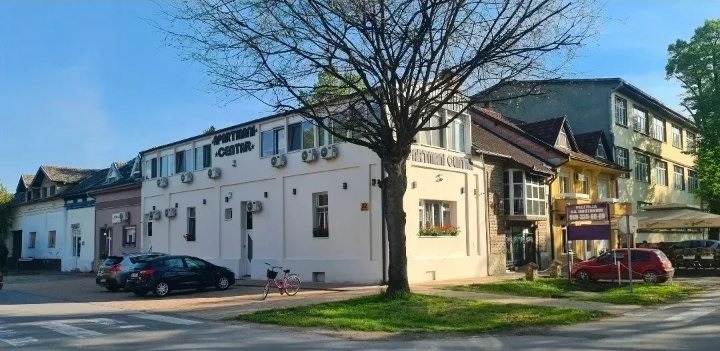 Hotel u samom centru Odzaka-9 jedinica+oprema gratis