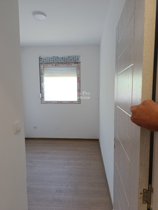 Borča, JNA – 2,5s stan 49m² + dvorište 30m², prizemlje, novogradnja