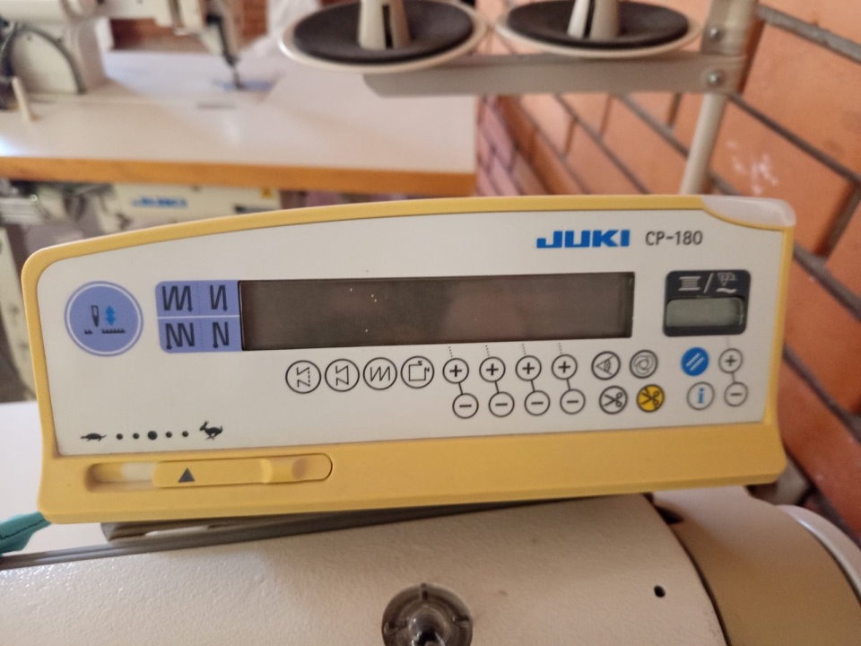 Prodajem dve originalne  industriske sivace masine JUKI 