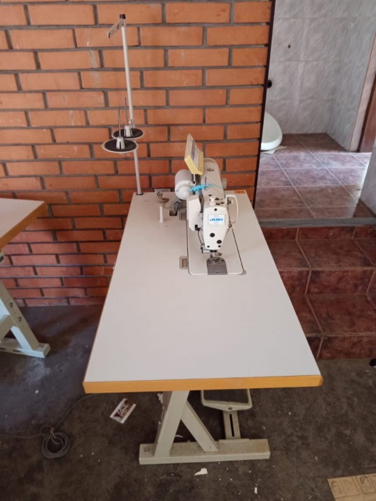 Prodajem dve originalne  industriske sivace masine JUKI 