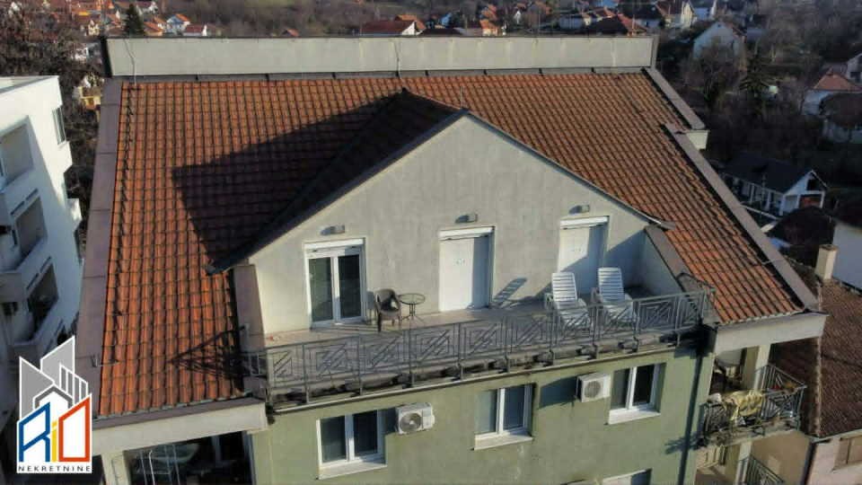 Na prodaju četvorosoban stan kod crkve na Ubu 