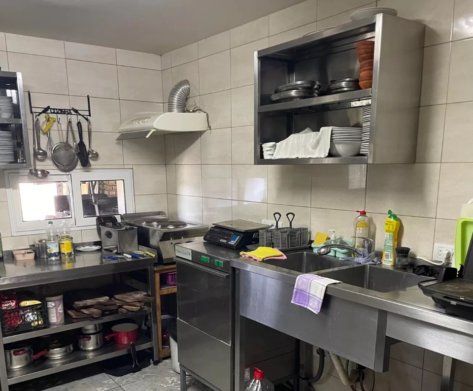 Prodaja restorana+sala za proslave+privatni parking