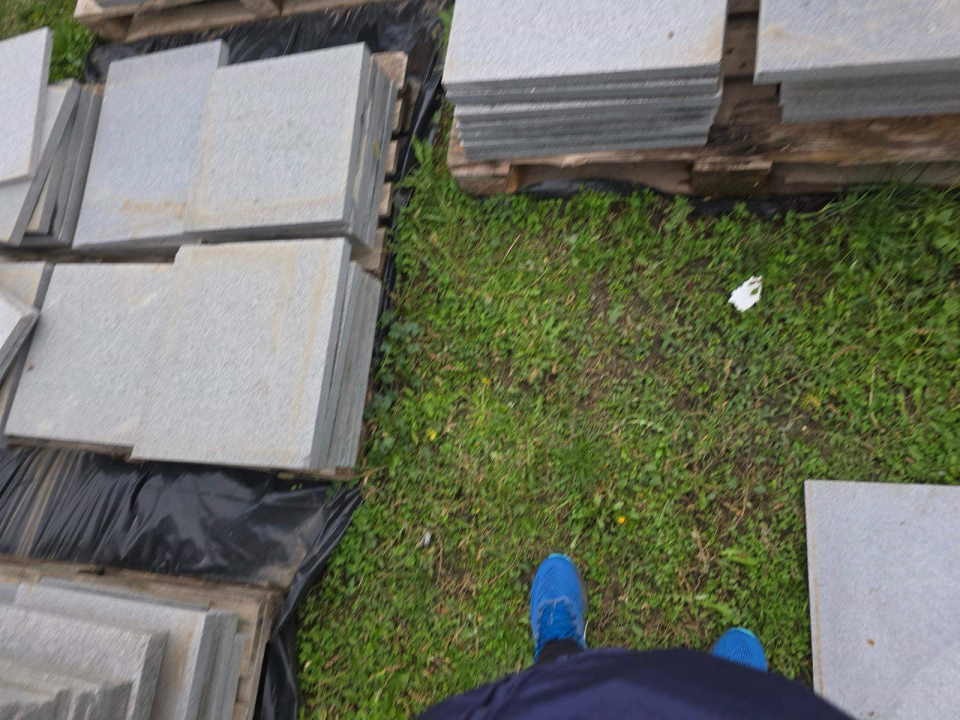 Velika rasprodaja granitnih  ploca 50  m3 I granitnih plocica 200 m2 
