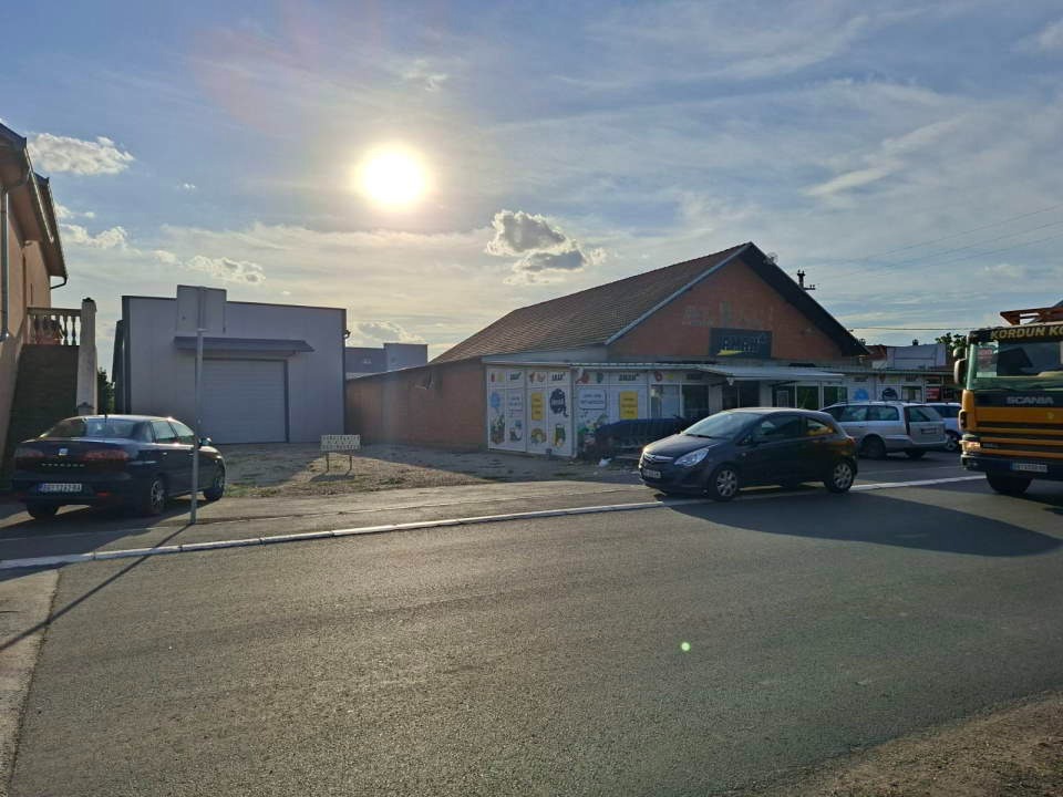  IZDAJE SE HALA – POSLOVNI PROSTOR  MAGACIN Centar naselja Busije – opština Zemun   