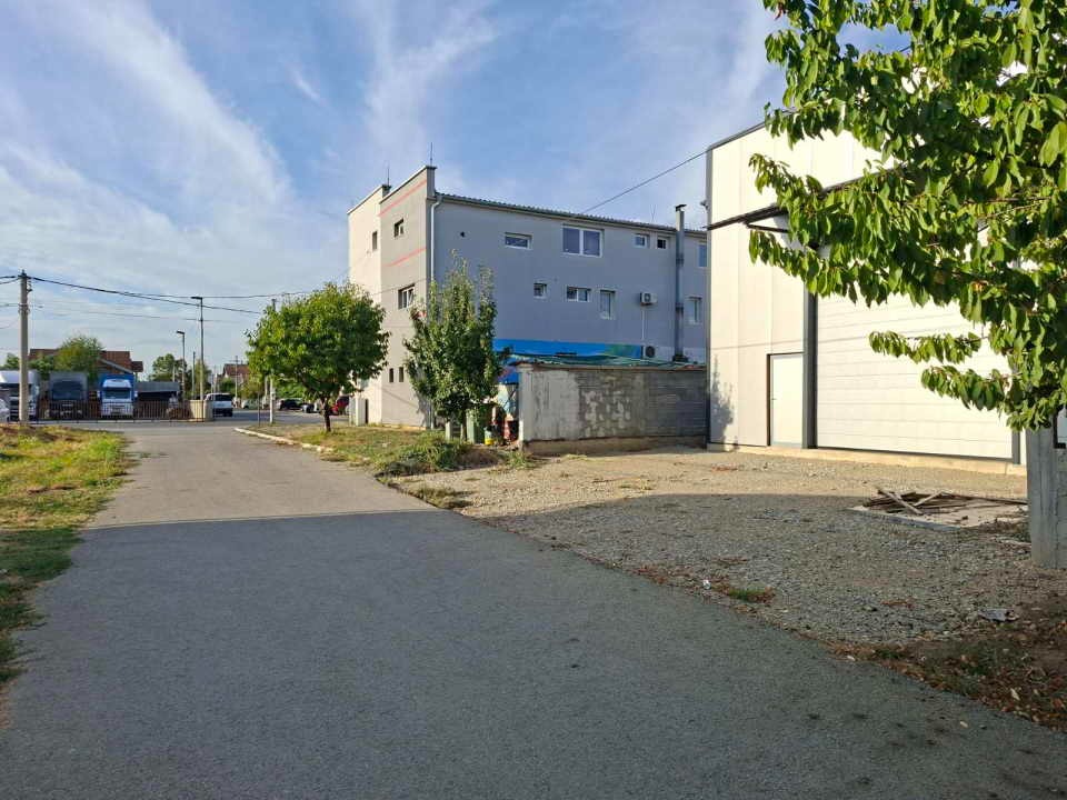  IZDAJE SE HALA – POSLOVNI PROSTOR  MAGACIN Centar naselja Busije – opština Zemun   
