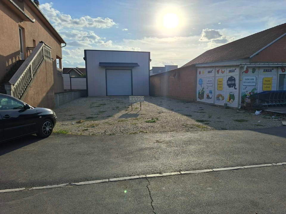  IZDAJE SE HALA – POSLOVNI PROSTOR  MAGACIN Centar naselja Busije – opština Zemun   