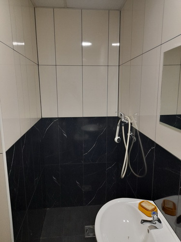 Izdajem lokal picerije, pekara, gotova jela Inđija