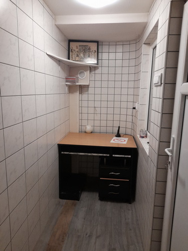Izdajem lokal picerije, pekara, gotova jela Inđija