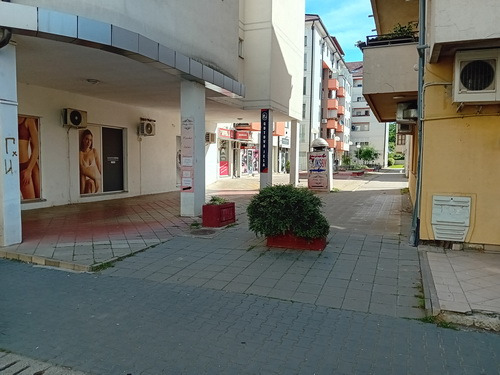 Izdajem lokal picerije, pekara, gotova jela Inđija